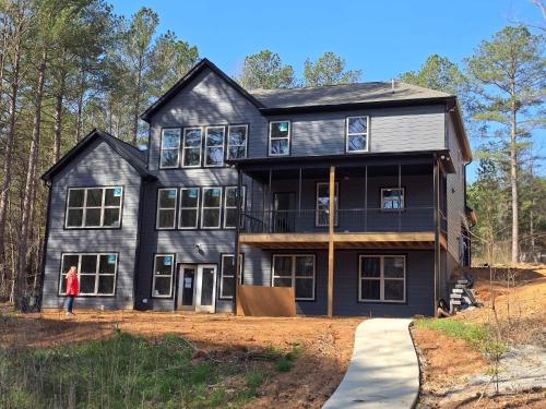 Brand New Lake Norman Home Pool & Hot Tub in Terrell, USA