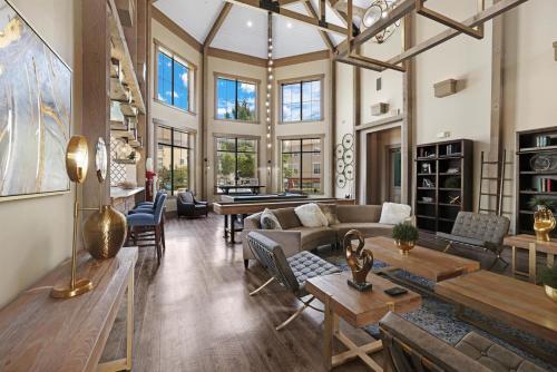 Stay 2BR 2BA Pool Access in Haltom