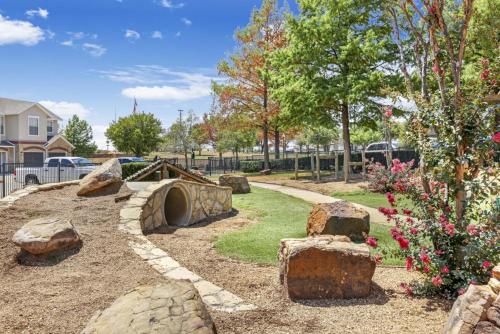 Stay 2BR 2BA Pool Access in Haltom