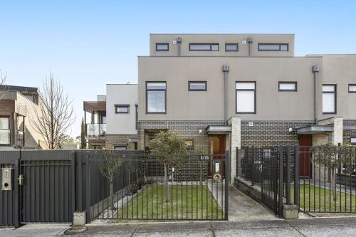 Domi Rentals The Chadstone Homes in Chadstone