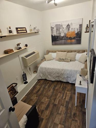 College Park Bungalow in Winchester