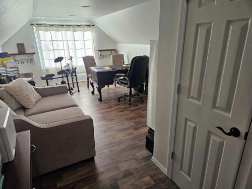 College Park Bungalow - image 8