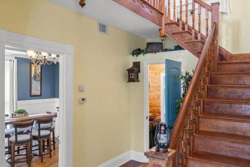 College Park Getaway - main image