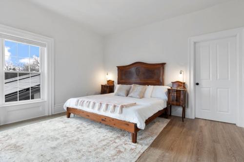 Private Suite at the Cayuga Shoreline - image 6