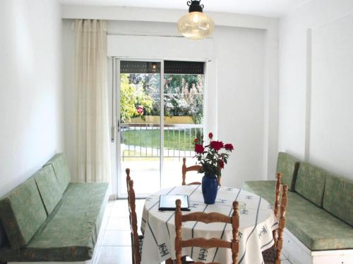 Apartment in Foura with a balcony or terrace, Fourka (foto 4)