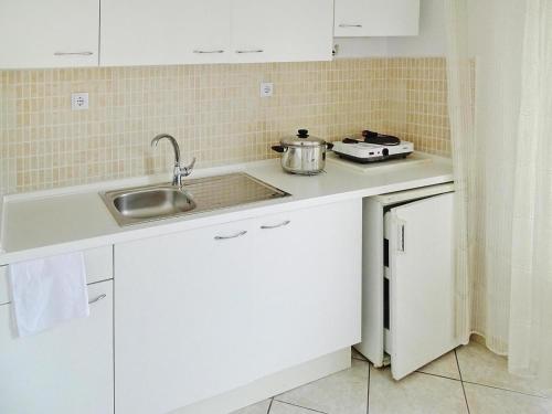 Apartment in Foura with a balcony or terrace, Fourka (foto 3)