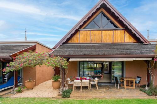 Villa Ebony -Tropical Design with Ocean Views, West Coast Villa Ebony -Tropical Design with Ocean Views, West Coast