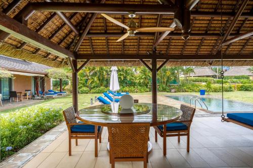 Villa Ebony -Tropical Design with Ocean Views, West Coast Villa Ebony -Tropical Design with Ocean Views, West Coast