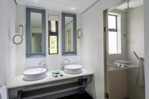 Villa Ebony -Tropical Design with Ocean Views, West Coast Villa Ebony -Tropical Design with Ocean Views, West Coast