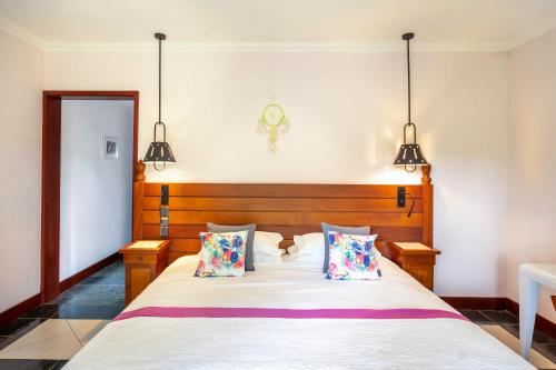 Villa Ebony -Tropical Design with Ocean Views, West Coast Villa Ebony -Tropical Design with Ocean Views, West Coast