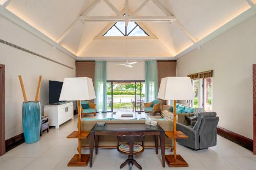 Villa Ebony -Tropical Design with Ocean Views, West Coast Villa Ebony -Tropical Design with Ocean Views, West Coast