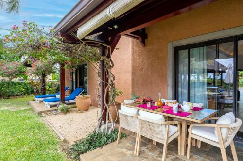 Villa Ebony -Tropical Design with Ocean Views, West Coast Villa Ebony -Tropical Design with Ocean Views, West Coast