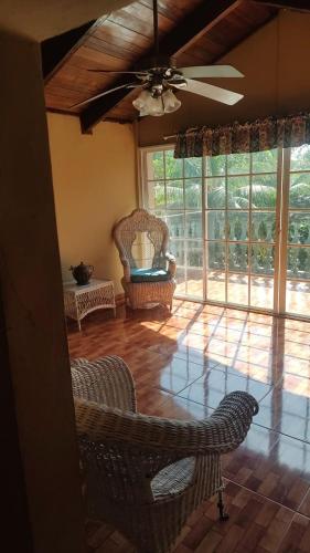 The Blue Dolphin casa in Puerto Cortes