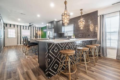 Rockwell Playce- Bold, Stylish & Great Location