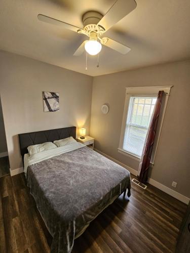 Next to Downtown Greensboro Bungalow Rooms in Greensboro (NC)
