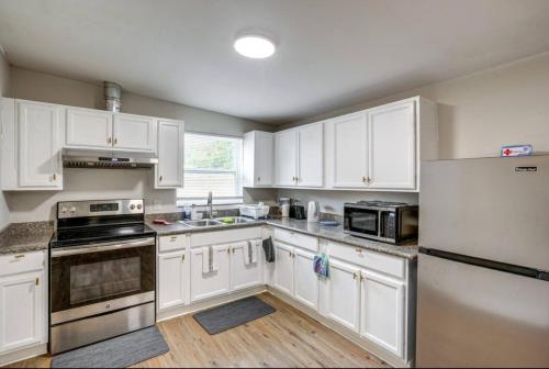 Westwood Cottage- 3 BDRM, Perfect for Families! in Eagle Lake (FL)