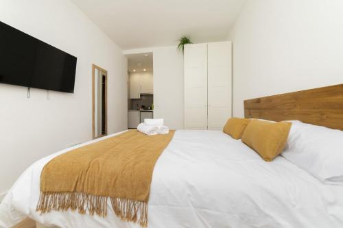 Luxury V - Ferga Suites - image 10