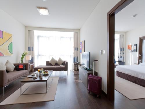 room detail thumbnail 1