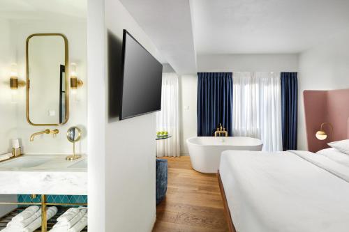 Gatsby Athens Room Type - Superior Suite