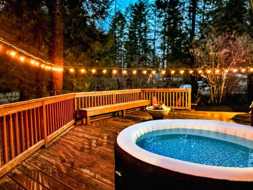 PackShack - Cozy Ski Cabin Mins from White Pass home