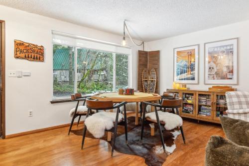 PackShack - Cozy Ski Cabin Mins from White Pass home