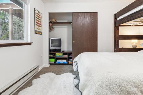 PackShack - Cozy Ski Cabin Mins from White Pass home