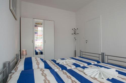 One-Bedroom Apartment image 10