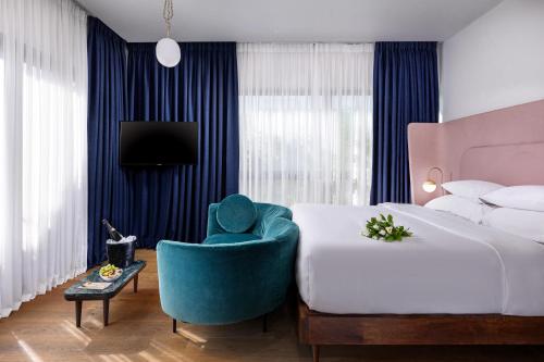 1 queen bed