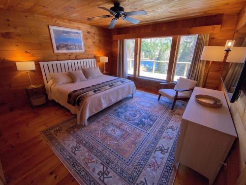 Amazing lakefront home in the White Mountains with game room theater 51PR in ไวท์ฟิลด์ (NH)