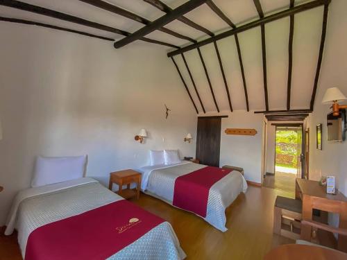 Deluxe Room image 6