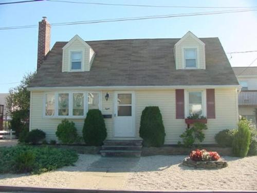 Exterior view, Pet Friendly Wifi Beach Badges Outdoor Shower Wd Ocean Block in Beach Haven (NJ)