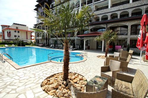 สระว่ายน้ำ, Dom-El Real Apartments Amphora in สเวติ วลาส