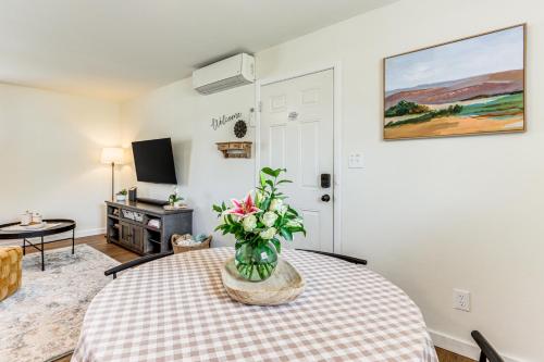 4 Mi to Dtwn Dog-Friendly Fayetteville Home 4 Mi to Dtwn Dog-Friendly Fayetteville Home