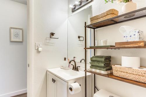 4 Mi to Dtwn Dog-Friendly Fayetteville Home 4 Mi to Dtwn Dog-Friendly Fayetteville Home