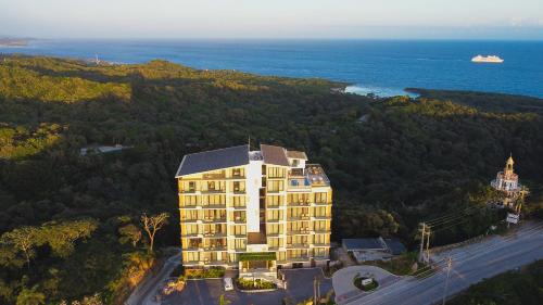 Arihini by Fiechter, Roatán
