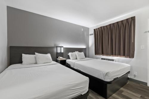 2 double beds