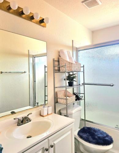 Dusj, Nice Private Room in a House Close to Red Rock & Las Vegas Strip #1 in Summerlin