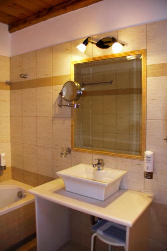 Alisachni Room Type - Double Room 1st Floor
