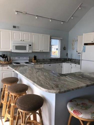 Viesnīcas āriene, Oceanside Beach Badges Wifi Ocean Views From The Decks! 5Th From The Beach Surf City 14016 in Ship Bottom (NJ)