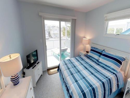 Oceanside Beach Badges Wifi Ocean Views From The Decks! 5Th From The Beach Surf City 14016 in Ship Bottom (NJ)