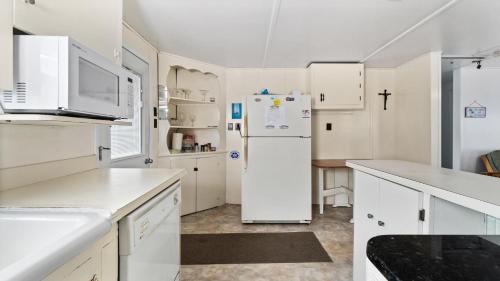 Bay Front 2Nd Floor Duplex Boasts Amazing Bay Views From Both Porch And Deck Located In Ship Bottom 14016 - main image