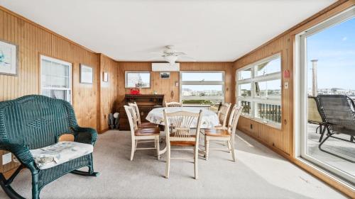 Bay Front 2Nd Floor Duplex Boasts Amazing Bay Views From Both Porch And Deck Located In Ship Bottom 14016 - image 5