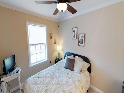 Spacious, Light And Bright Ship Bottom Ocean Block Home Only 7 Houses From The Beach With Outdoor Entertaining Area 14018, Ship Bottom (Foto 2)