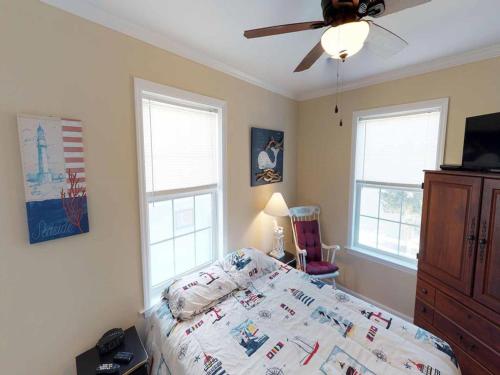 Spacious, Light And Bright Ship Bottom Ocean Block Home Only 7 Houses From The Beach With Outdoor Entertaining Area 14018, Ship Bottom (Foto 5)