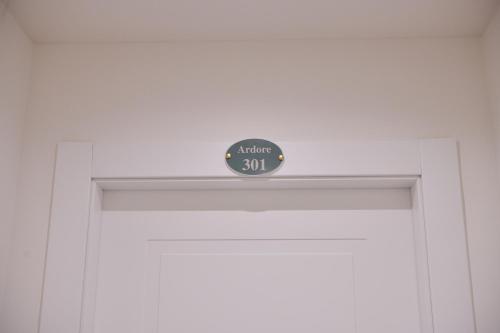 Deluxe Double Room with Balcony image 4