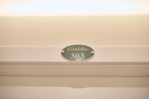 Twin Room image 8
