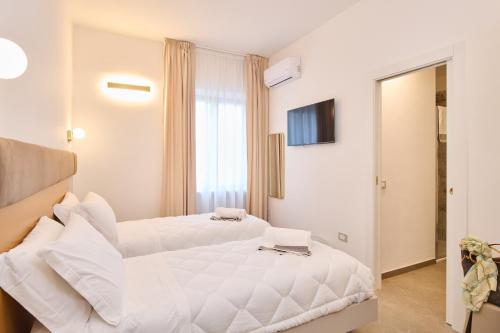 Twin Room image 4