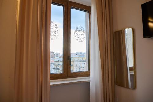 Twin Room image 6