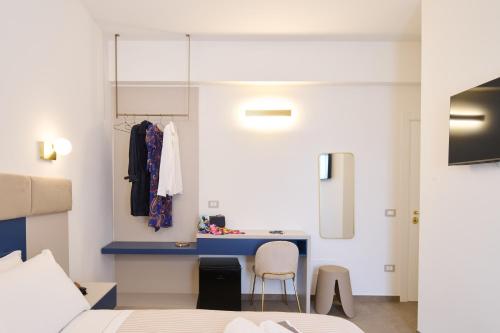Standard Double Room image 7