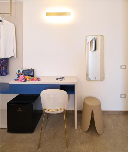 Standard Double Room image 6